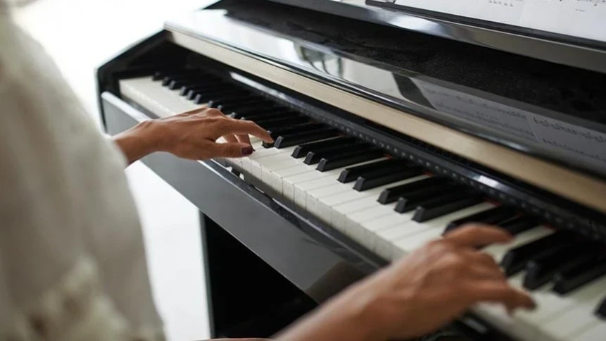 Do Clássico ao Gospel: Como Escolher Entre Piano e Órgão